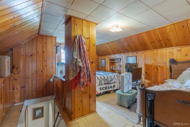 714 N 7th Avenue, Iron River, MI 49935