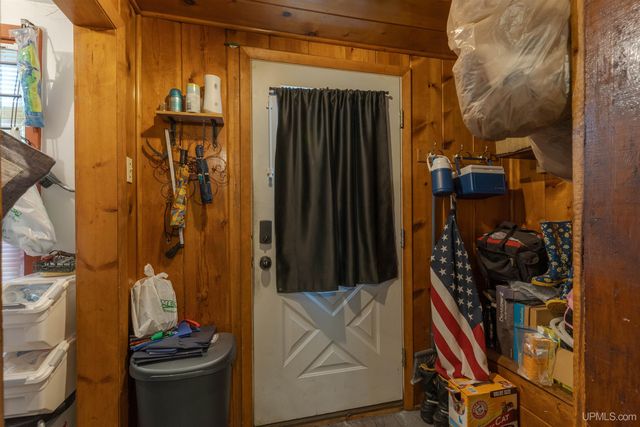 714 N 7th Avenue, Iron River, MI 49935