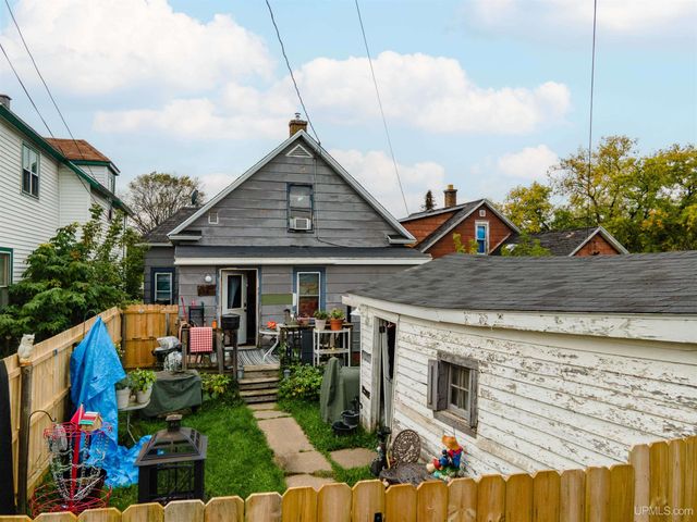 714 N 7th Avenue, Iron River, MI 49935