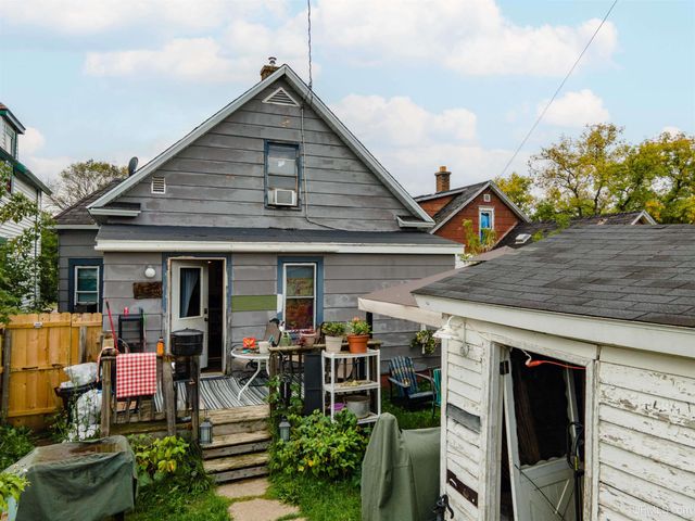 714 N 7th Avenue, Iron River, MI 49935