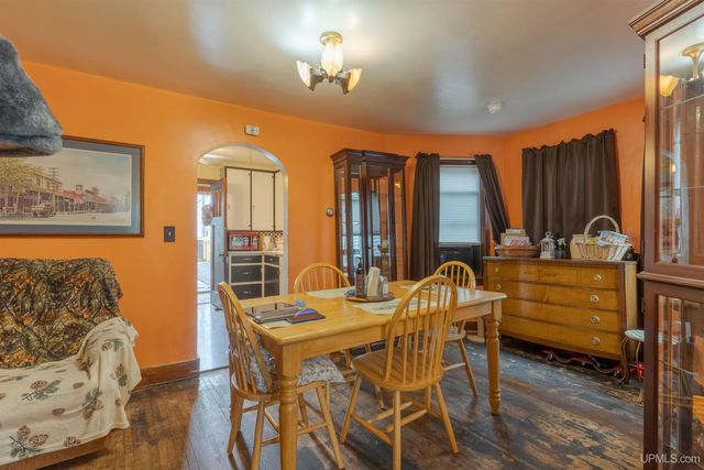 714 N 7th Avenue, Iron River, MI 49935