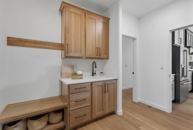 12213 N VALENCIA Ave, Spokane, WA 99218
