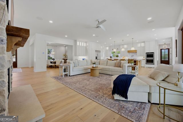 985 Whitehead Road, Sugar Hill, GA 30518