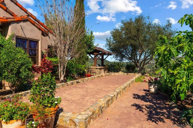 19557 Fortuna Del Este, Elfin Forest, CA 92029