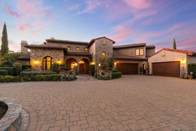 19557 Fortuna Del Este, Elfin Forest, CA 92029