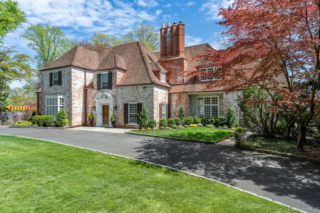 8 Rittenhouse Road, Bronxville, NY 10708