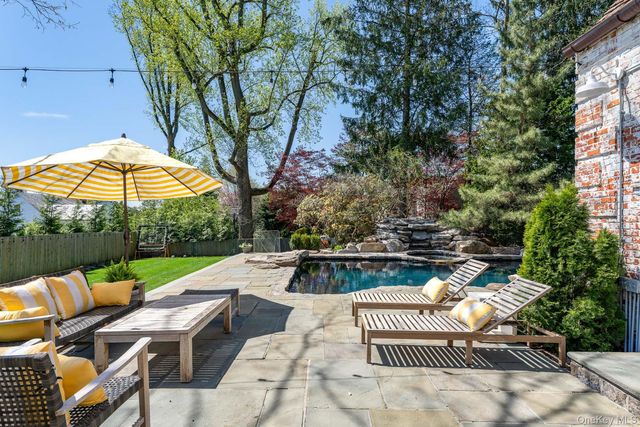 8 Rittenhouse Road, Bronxville, NY 10708
