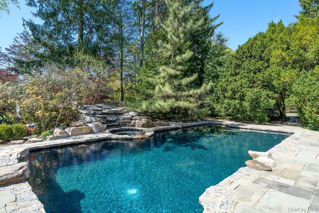 8 Rittenhouse Road, Bronxville, NY 10708