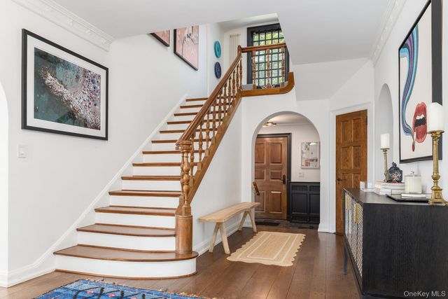 8 Rittenhouse Road, Bronxville, NY 10708