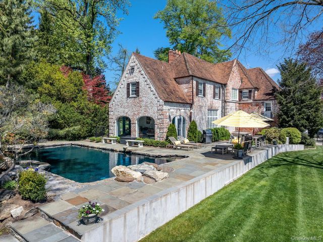 8 Rittenhouse Road, Bronxville, NY 10708