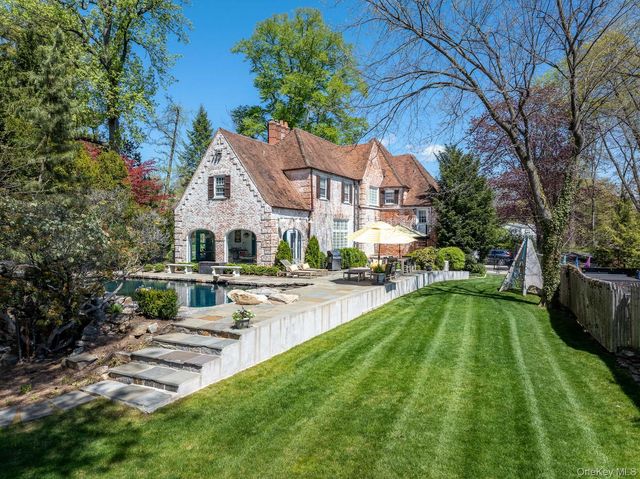 8 Rittenhouse Road, Bronxville, NY 10708
