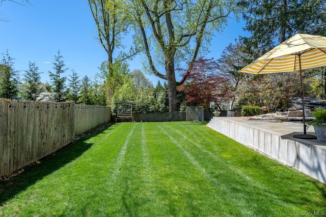 8 Rittenhouse Road, Bronxville, NY 10708
