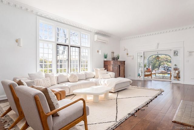 8 Rittenhouse Road, Bronxville, NY 10708