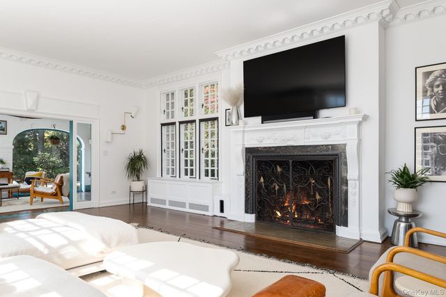 8 Rittenhouse Road, Bronxville, NY 10708