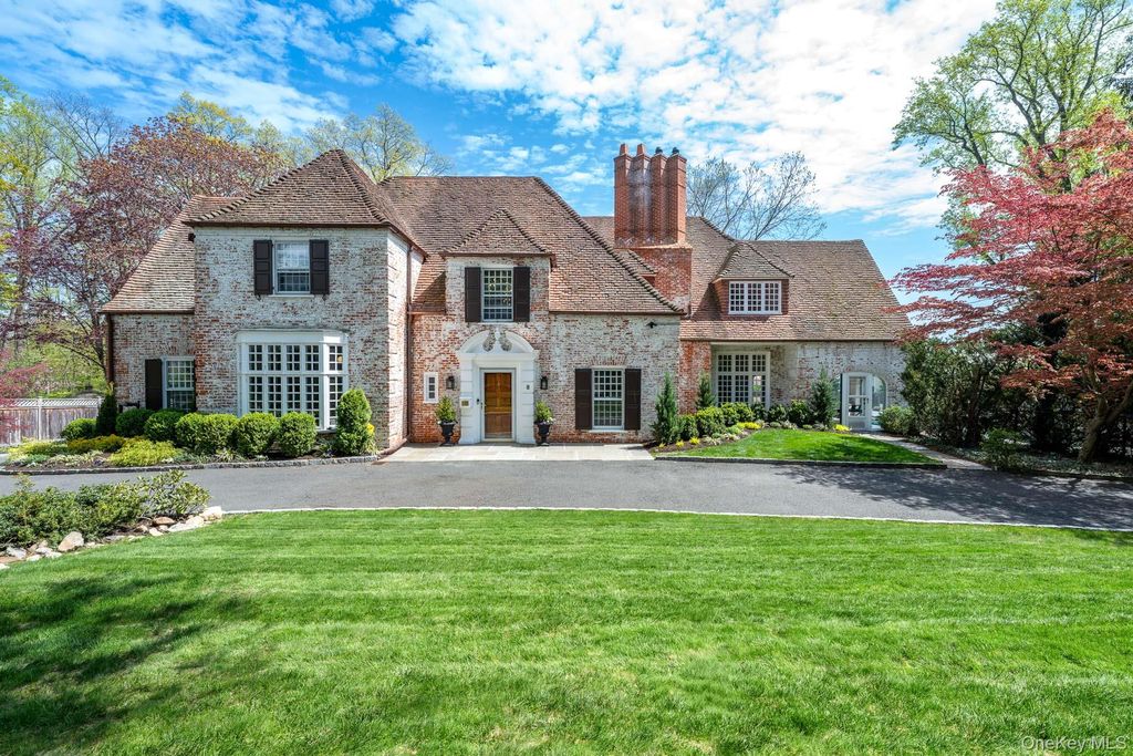 8 Rittenhouse Road, Bronxville, NY 10708