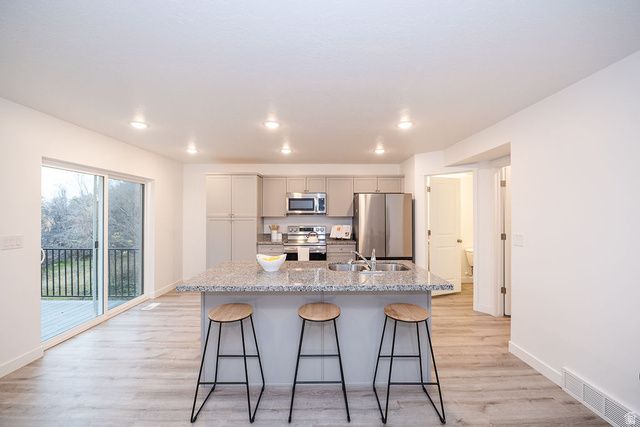 641 S PLUM CREEK LN, Ogden, UT 84404