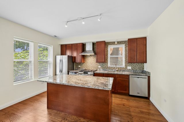 1624 W Grace Street 1, Chicago, IL 60613