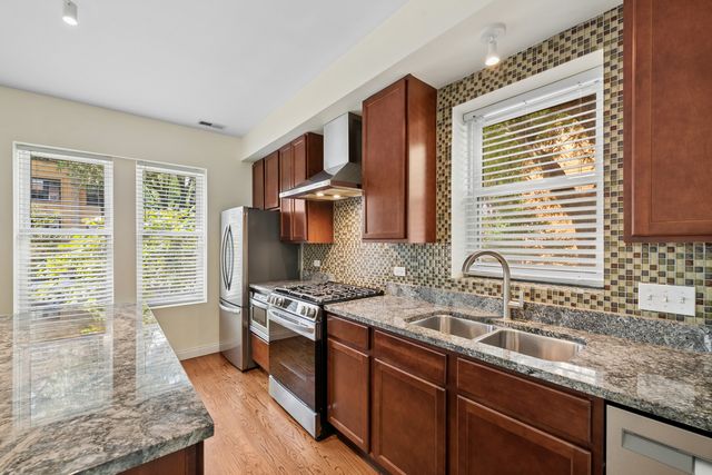 1624 W Grace Street 1, Chicago, IL 60613