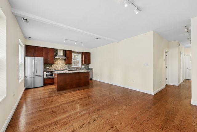 1624 W Grace Street 1, Chicago, IL 60613