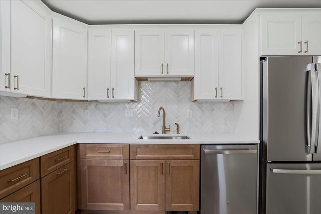 11305 MAPLEVIEW DR, Silver Spring, MD 20902