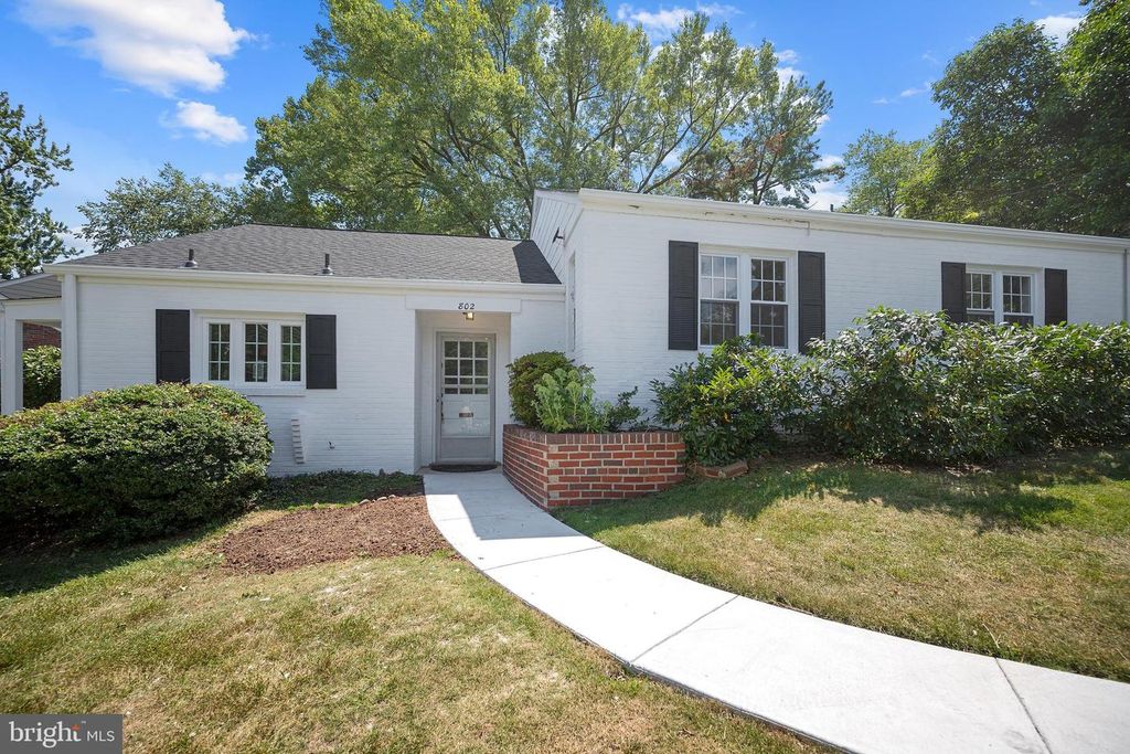 802 JANNEYS LN, Alexandria, VA 22302