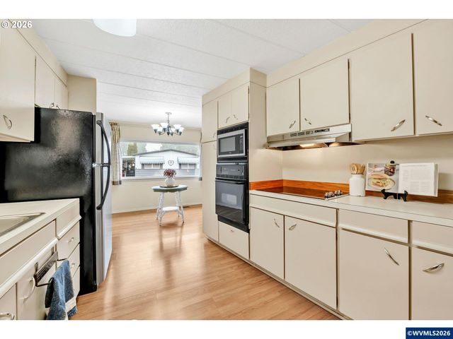 1800 Lakewood Ct 24, Eugene, OR 97402