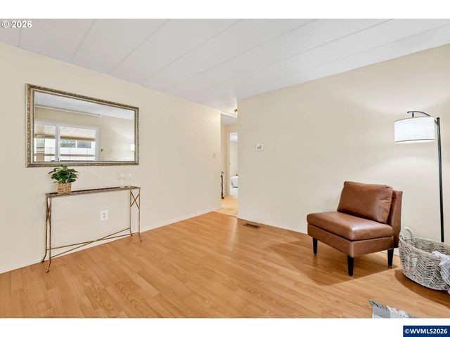 1800 Lakewood Ct 24, Eugene, OR 97402