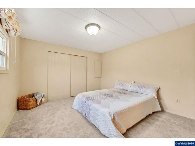 1800 Lakewood Ct 24, Eugene, OR 97402