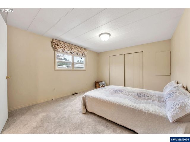 1800 Lakewood Ct 24, Eugene, OR 97402