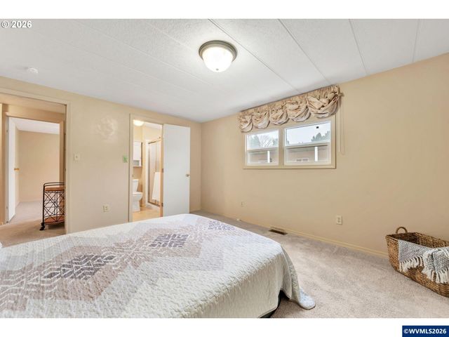 1800 Lakewood Ct 24, Eugene, OR 97402