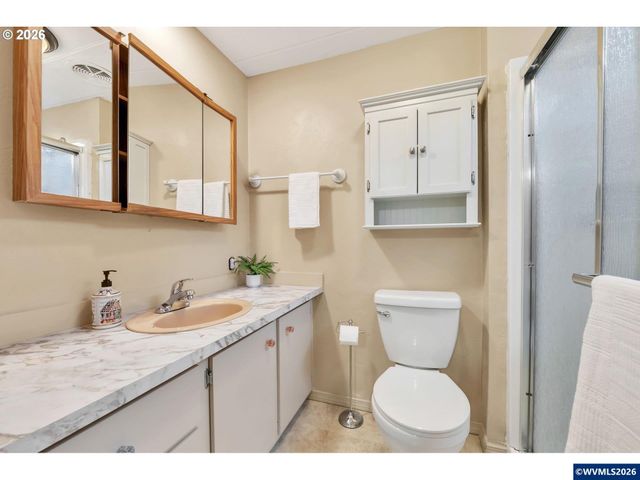 1800 Lakewood Ct 24, Eugene, OR 97402