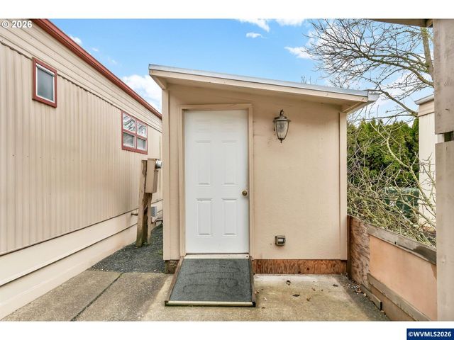 1800 Lakewood Ct 24, Eugene, OR 97402