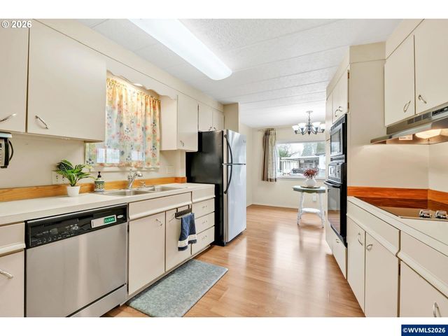 1800 Lakewood Ct 24, Eugene, OR 97402