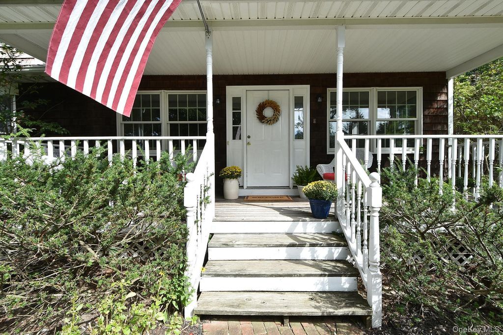 11 Urbans Road, Sound Beach, NY 11789 — photo 2