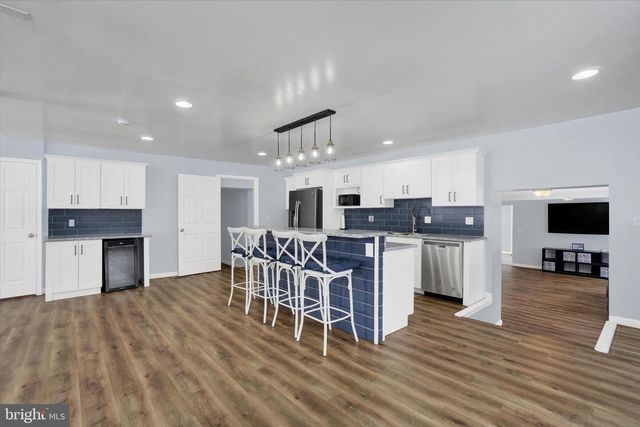 1734 HAMETOWN RD, Glen Rock, PA 17327