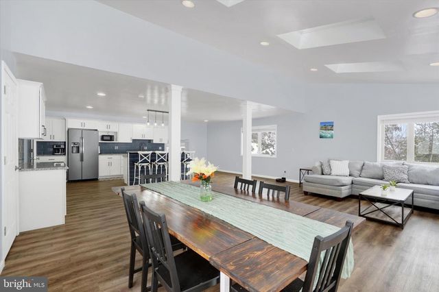 1734 HAMETOWN RD, Glen Rock, PA 17327