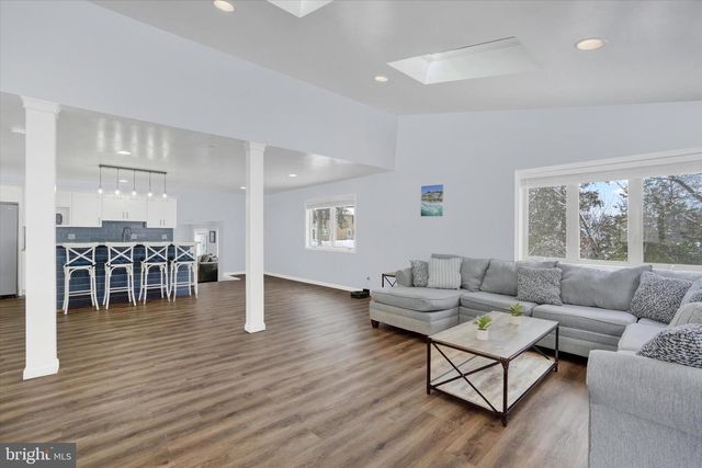 1734 HAMETOWN RD, Glen Rock, PA 17327