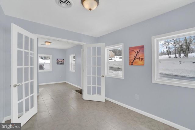 1734 HAMETOWN RD, Glen Rock, PA 17327