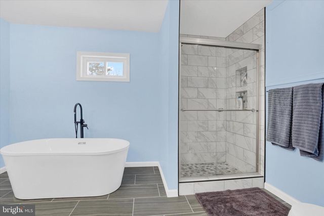 1734 HAMETOWN RD, Glen Rock, PA 17327