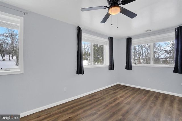 1734 HAMETOWN RD, Glen Rock, PA 17327