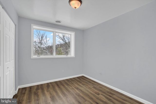 1734 HAMETOWN RD, Glen Rock, PA 17327