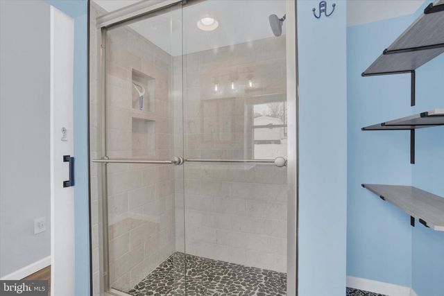 1734 HAMETOWN RD, Glen Rock, PA 17327