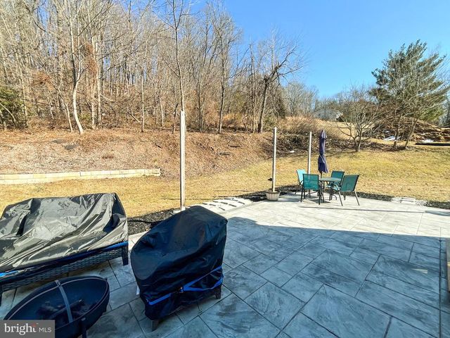 1734 HAMETOWN RD, Glen Rock, PA 17327