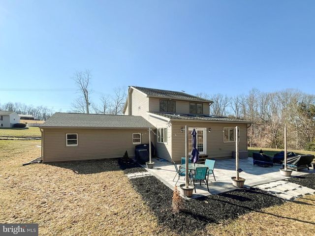 1734 HAMETOWN RD, Glen Rock, PA 17327