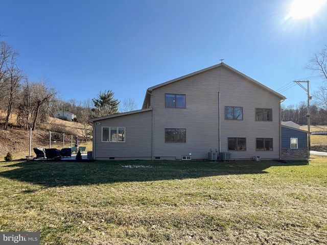 1734 HAMETOWN RD, Glen Rock, PA 17327