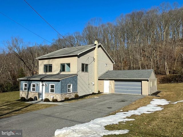 1734 HAMETOWN RD, Glen Rock, PA 17327