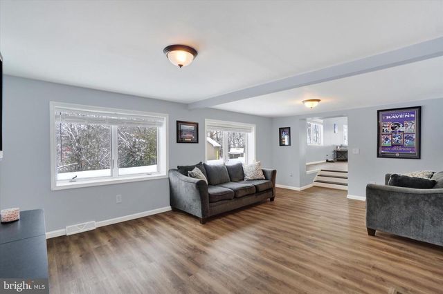 1734 HAMETOWN RD, Glen Rock, PA 17327