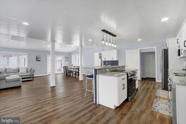 1734 HAMETOWN RD, Glen Rock, PA 17327