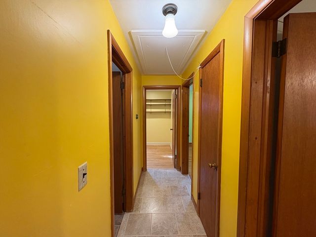 3 Willow St, Oxford, MA 01540