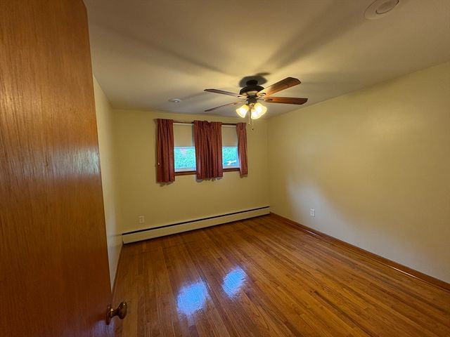 3 Willow St, Oxford, MA 01540